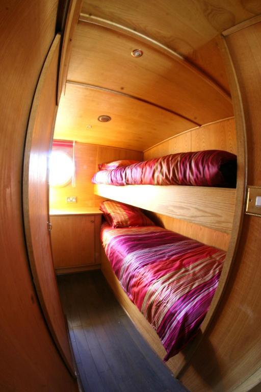 Péniche Poompui Hotel Aigues-Mortes Habitación foto